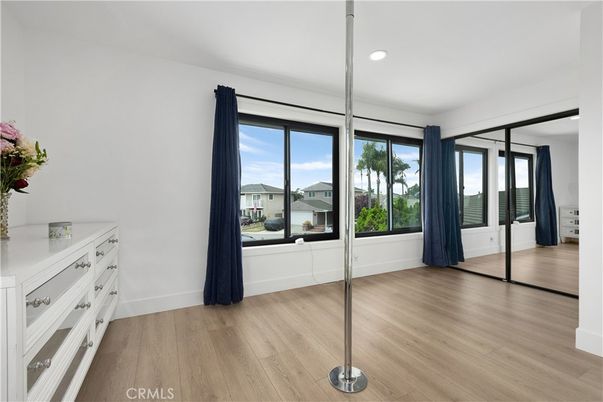 Empty room, Interior, Recessed Lighting, Water, Wood Texture Flooring