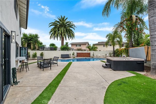 Exterior, Hot Tub, Pool