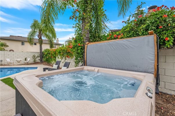 Exterior, Hot Tub, Pool