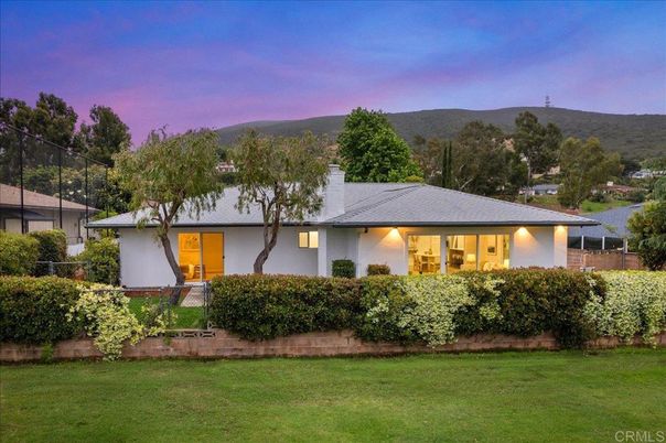 Backyard, Exterior, Facade, Ranch