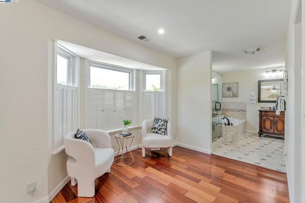 Bathroom, Interior, Recessed Lighting, Wood Texture Flooring