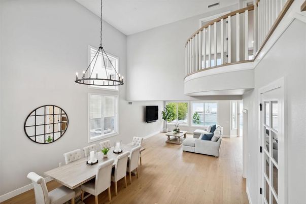 Chandelier, Dining room, Interior, Living room, Pendant Lights, Wood Texture Flooring