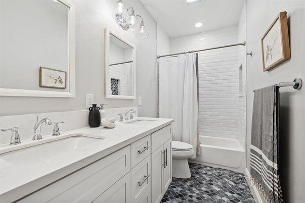 Bathroom, Dual Sink Vanities, Interior, Recessed Lighting