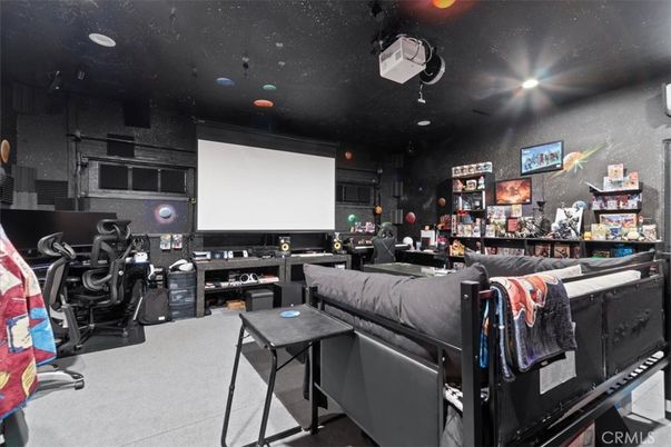 Interior, Projection Screen, Recessed Lighting, Theatre Room