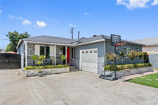 Attached, Exterior, Facade, Ranch