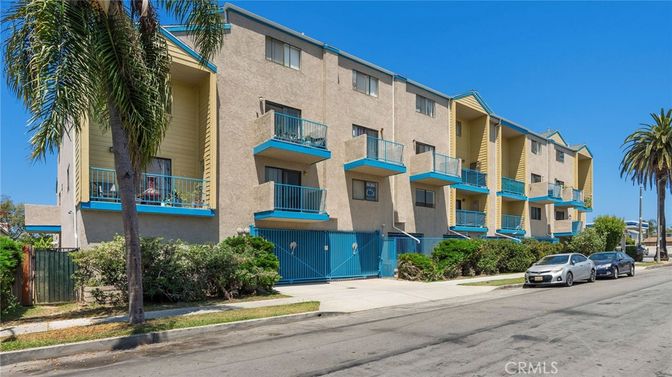 Exterior, Facade, Condo Building