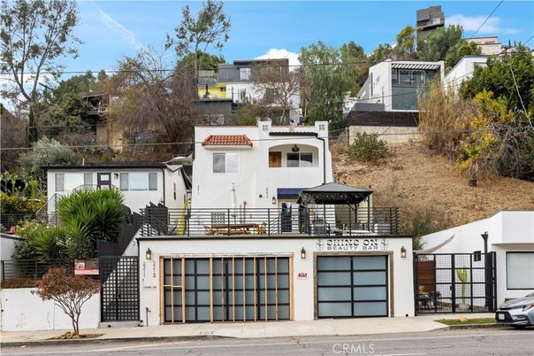 Attached, Exterior, Facade, Modern