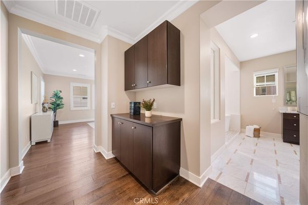 Interior, Recessed Lighting, Wood Texture Flooring