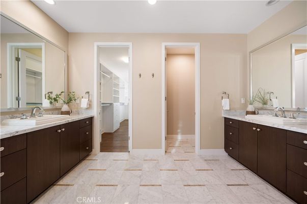 Bathroom, Dual Sink Vanities, Interior, Recessed Lighting