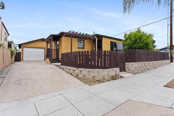 Detached Garage, Exterior