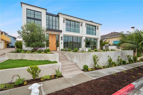 Backyard, Exterior, Facade, Modern
