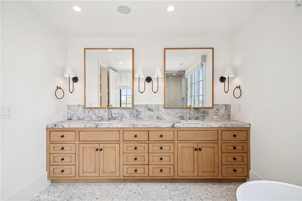 Bathroom, Dual Sink Vanities, Interior, Recessed Lighting