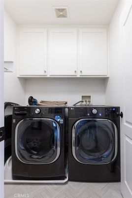 Interior, Washer, Wood Texture Flooring
