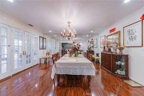 Chandelier, Dining room, Interior, Recessed Lighting, Wood Texture Flooring