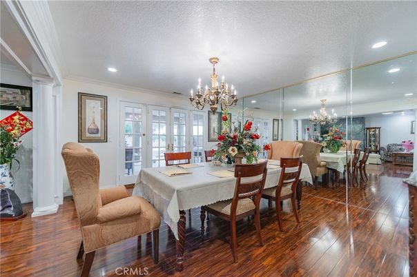 Chandelier, Dining room, Interior, Recessed Lighting, Wood Texture Flooring