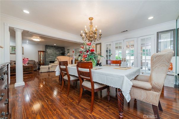 Chandelier, Dining room, Interior, Living room, Recessed Lighting, Wood Texture Flooring