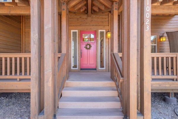 Exterior, Wooden Walls
