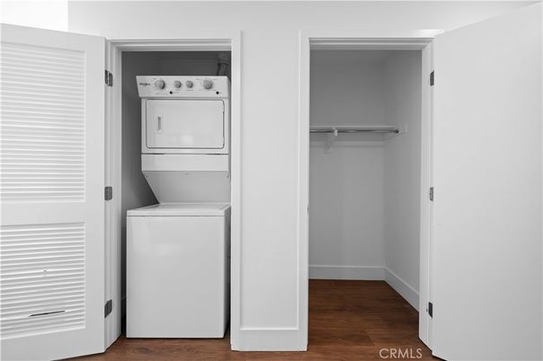 Interior, Utility Closets, Washer, Wood Texture Flooring