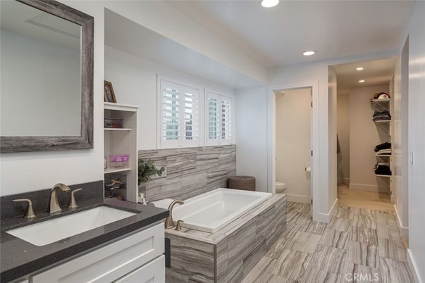 Bathroom, Interior, Recessed Lighting