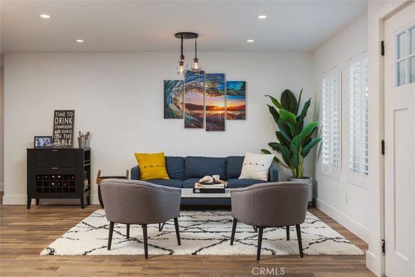 Interior, Living room, Pendant Lights, Recessed Lighting, Wood Texture Flooring