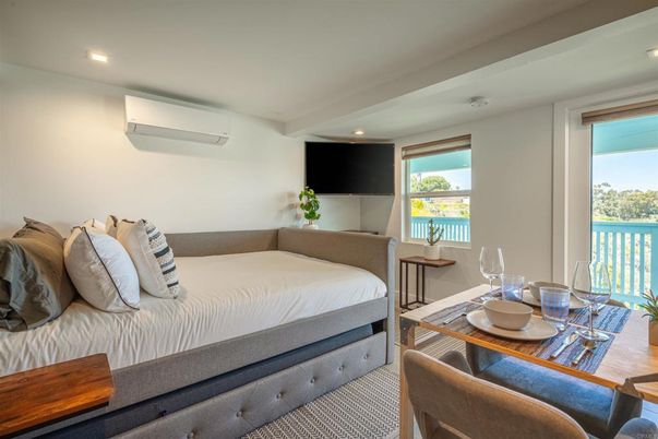 Bedroom, Interior, Recessed Lighting, Water