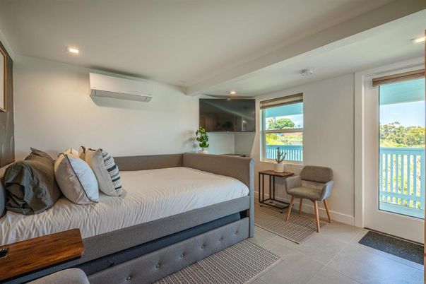 Bedroom, Interior, Recessed Lighting, Water