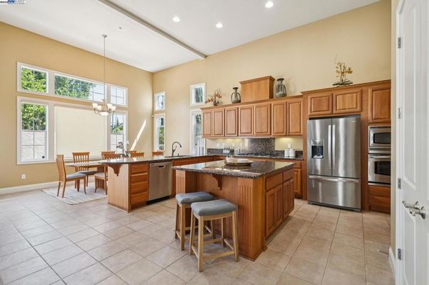 Chandelier, Dining room, Interior, Kitchen, Recessed Lighting, Stainless Steel Appliances