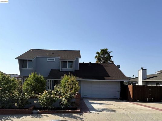 Attached, Exterior, Facade, Ranch