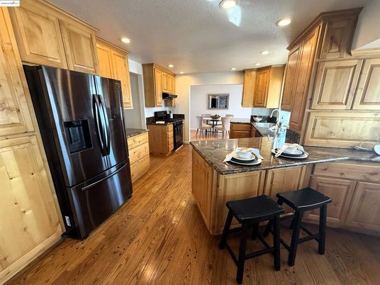 Dining room, Interior, Kitchen, Recessed Lighting, Wood Texture Flooring