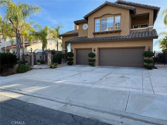 Attached, Exterior, Facade, Mediterranean
