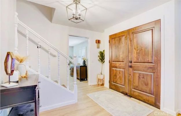 Interior, Pendant Lights, Wood Texture Flooring