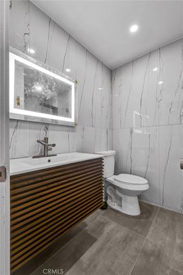 Bathroom, Interior, Marble Walls, Recessed Lighting
