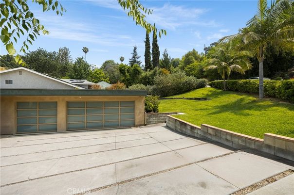 Backyard, Detached Garage, Exterior