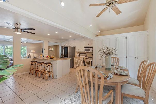 Dining room, Interior, Kitchen, Recessed Lighting