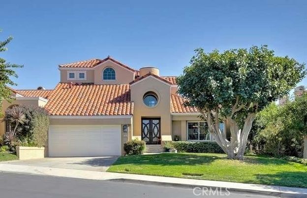 Attached, Exterior, Facade, Mediterranean
