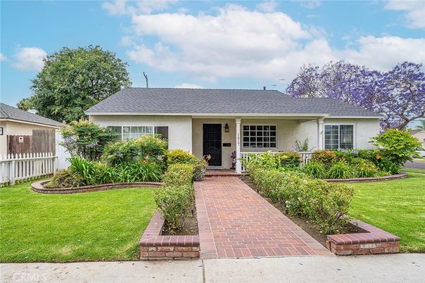 Backyard, Exterior, Facade, Ranch