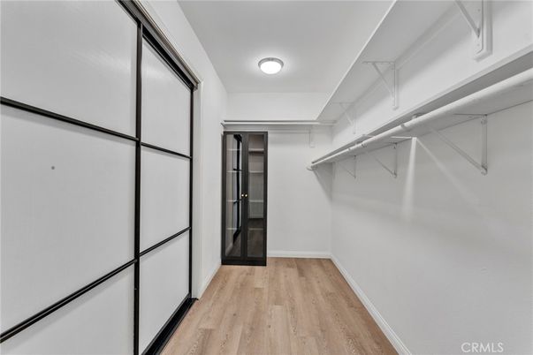 Interior, Walk-in Closets, Wood Texture Flooring