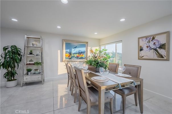 Dining room, Interior, Recessed Lighting