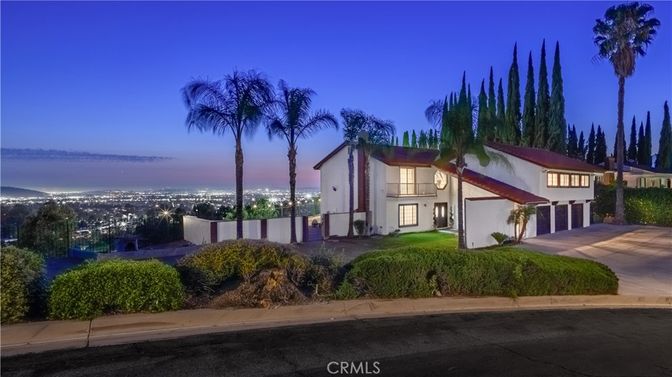 Attached, Backyard, Exterior, Facade, Modern