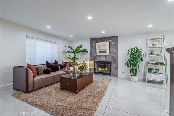 Fireplace, Interior, Living room, Recessed Lighting