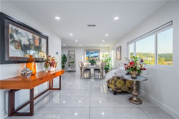 Dining room, Interior, Recessed Lighting