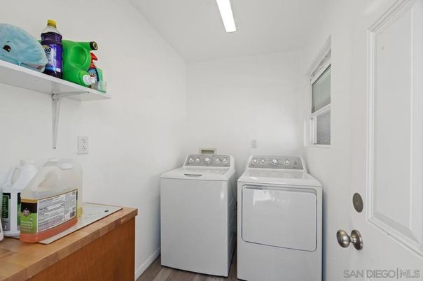 Interior, Utility Closets, Washer, Wood Texture Flooring