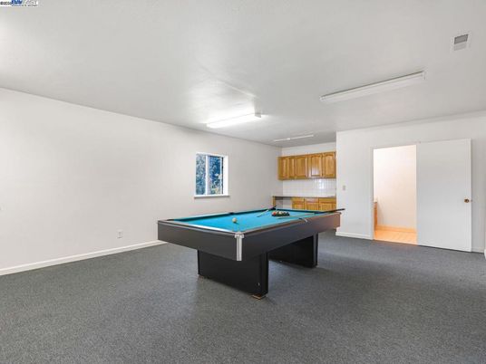 Billiard Table, Game Room, Interior