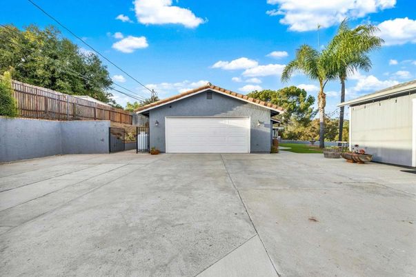 Backyard, Detached Garage, Exterior