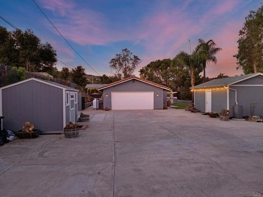 Detached Garage, Exterior