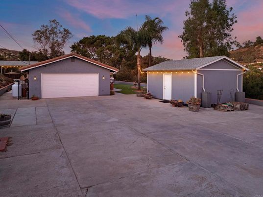 Detached Garage, Exterior