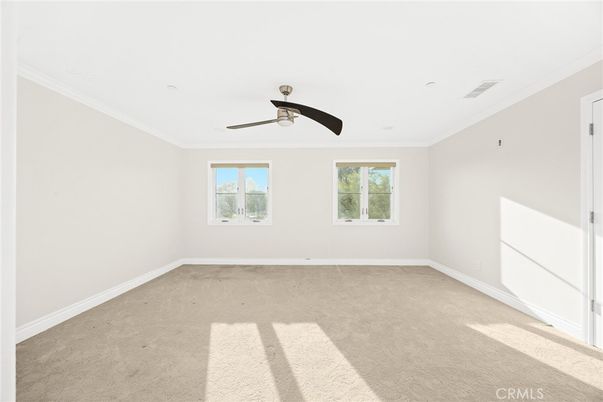 Empty room, Interior