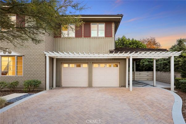 Attached, Exterior, Facade, Brick Facade, Modern