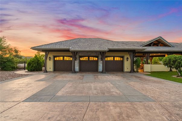 Attached, Exterior, Facade, Ranch