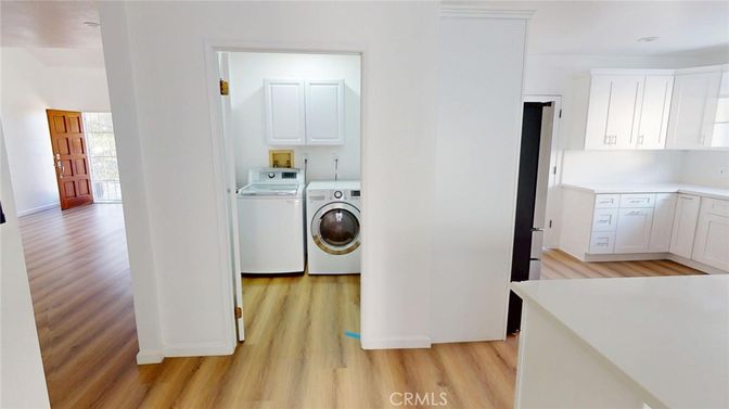Interior, Utility Closets, Washer, Wood Texture Flooring